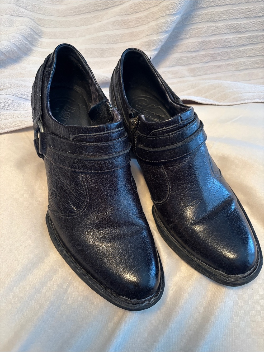 Born Classic women’s Black Leather Slip-OnShoes